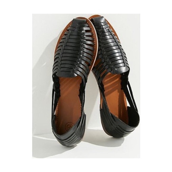 NWT UO Woven Harouche Sandals - Picture 4 of 4